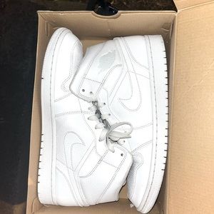 Air Jordan 1’s mid triple white (2018)